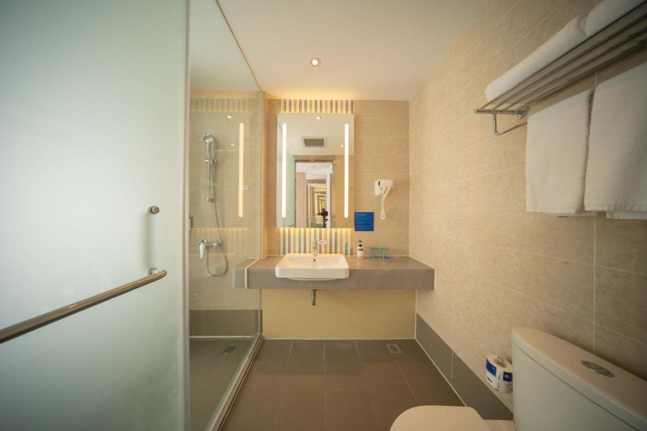 Holiday Inn Express Shanghai Pujiang By Ihg Exterior photo
