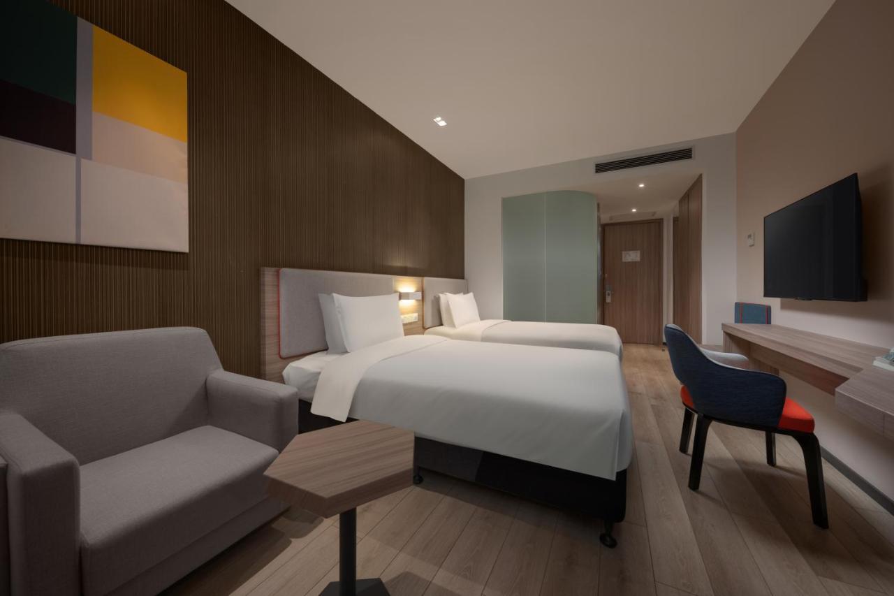 Holiday Inn Express Shanghai Pujiang By Ihg Exterior photo