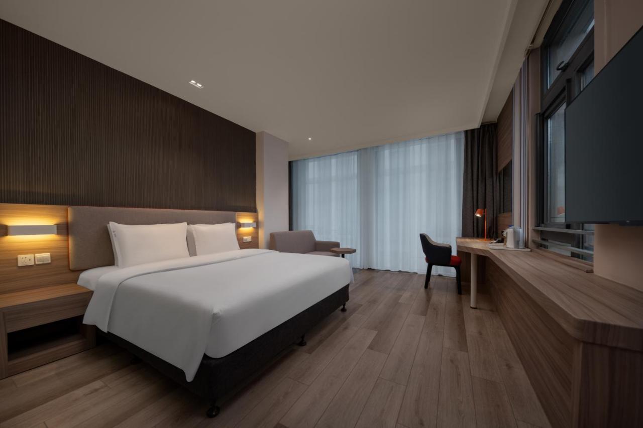 Holiday Inn Express Shanghai Pujiang By Ihg Exterior photo