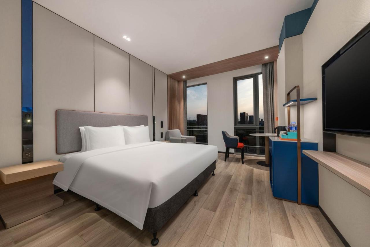Holiday Inn Express Shanghai Pujiang By Ihg Exterior photo