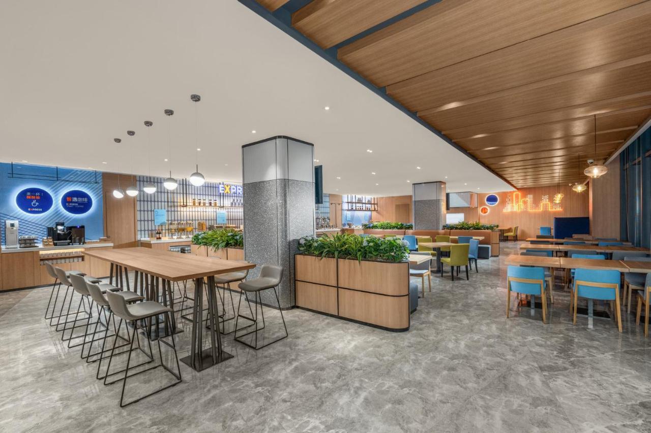 Holiday Inn Express Shanghai Pujiang By Ihg Exterior photo