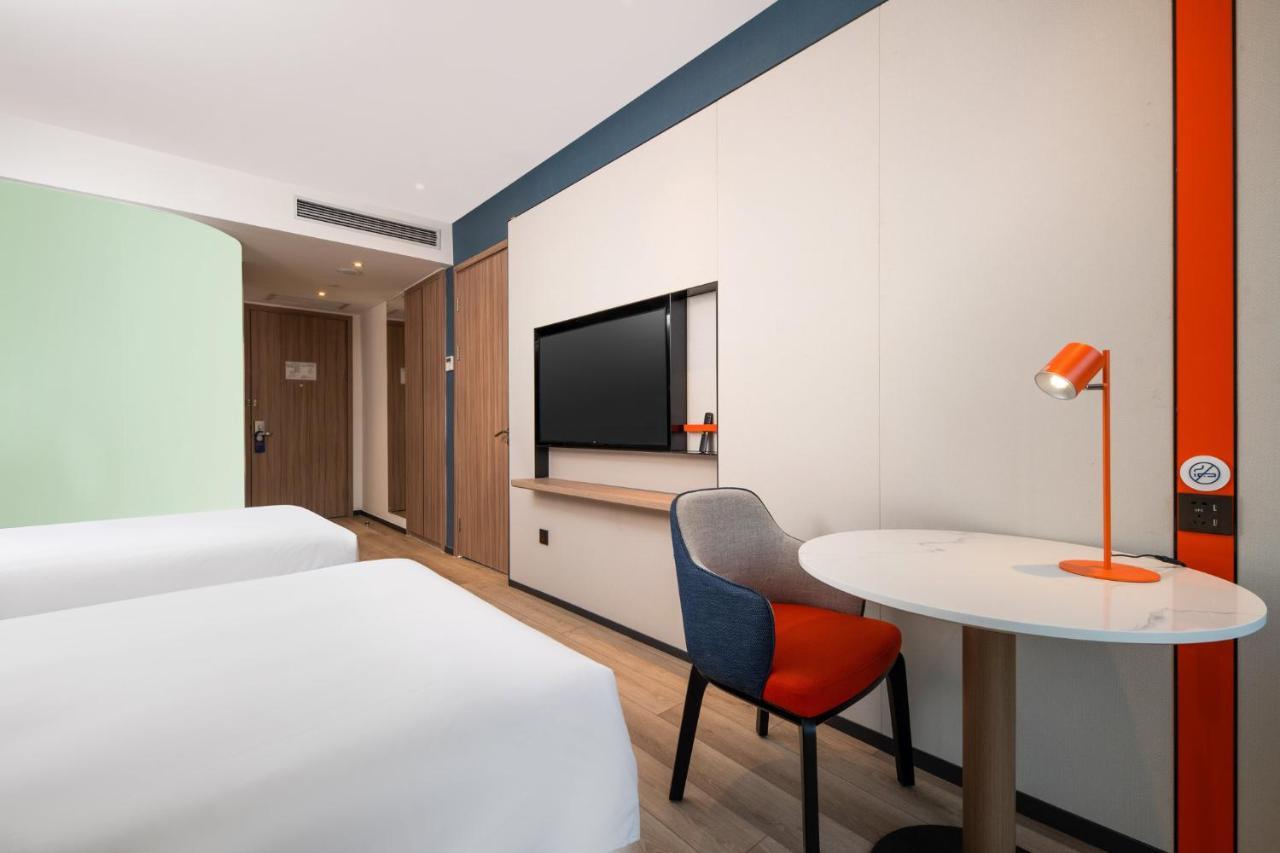 Holiday Inn Express Shanghai Pujiang By Ihg Exterior photo