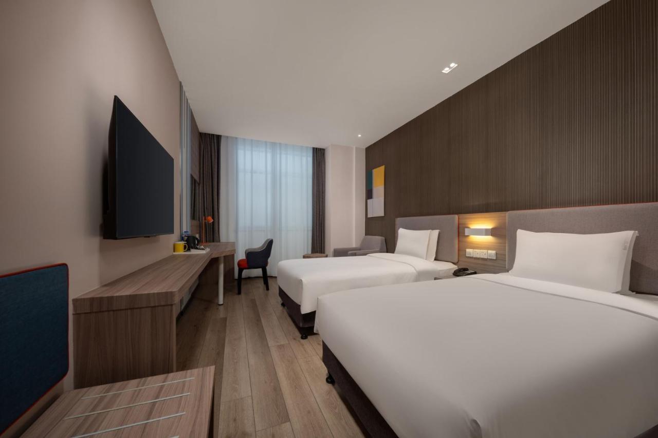 Holiday Inn Express Shanghai Pujiang By Ihg Exterior photo