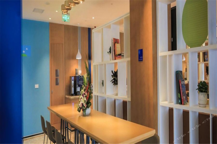 Holiday Inn Express Shanghai Pujiang By Ihg Exterior photo